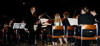 Das Orchester des St. Raphael-Gymnasiums, Ltg. Peer Hübel Das Orchester des St. Raphael-Gymnasiums, Ltg. Peer Hübel